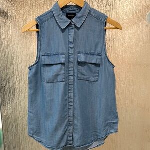 Who What Wear Blue Sleeveless Button Down Shirt